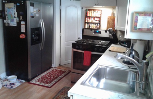 Havre De Grace House | Cozy home with fenced in yard-Dog Friendly . 2 block walk to historic downtown!