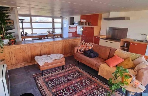 Nazareth House | Cozy house at the lake