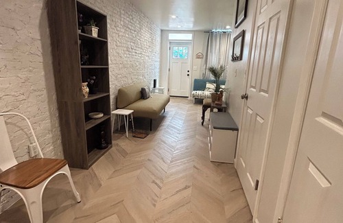 Canton House | Cozy house in awesome Baltimore Fells Point with WiFi, AC