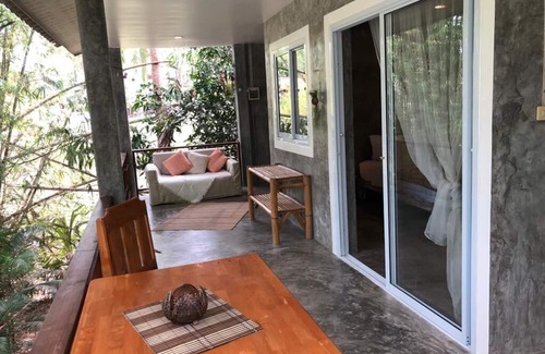 Koh Tao House | Cozy house in tranquil Tambon Ko Phangan with WiFi, AC
