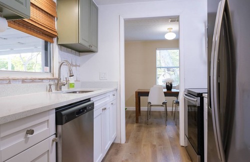 Bearss Plaza House | Cozy house less than 10 away from Busch Gardens, Tampa Zoo and Adventure Island