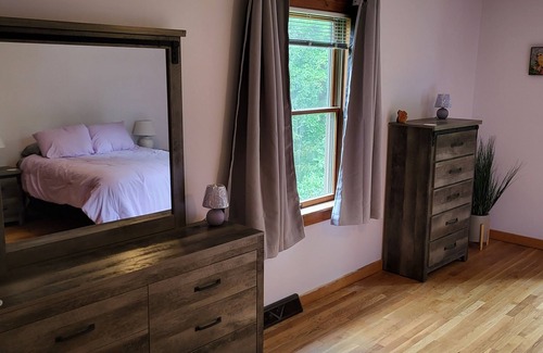 Shipman House | Cozy house right in the woods! Garden paths galore! Wineries/Distilleries near.