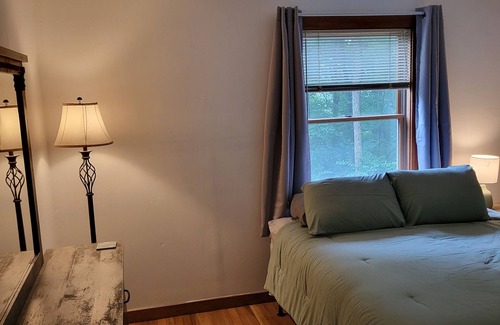Shipman House | Cozy house right in the woods! Garden paths galore! Wineries/Distilleries near.