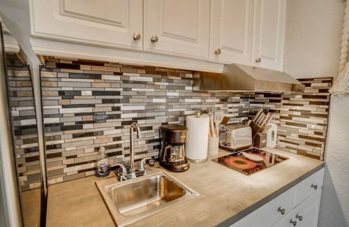 Vero Beach House | Cozy King Suite | Sebastian 2mi to Wabasso Beach