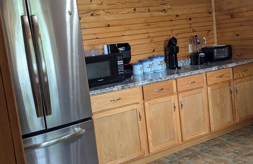 Brimfield Apartment | Cozy lake front apartment on Waldron Lake for weekly or weekend getaways.