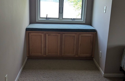 Brimfield Apartment | Cozy lake front apartment on Waldron Lake for weekly or weekend getaways.