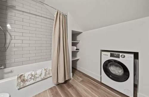 Walluga Apartment | Cozy Lake Oswego Studio Apartment