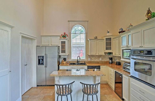 Benton House | Cozy Lakefront Benton Home ~ 20 Mi to Shreveport!