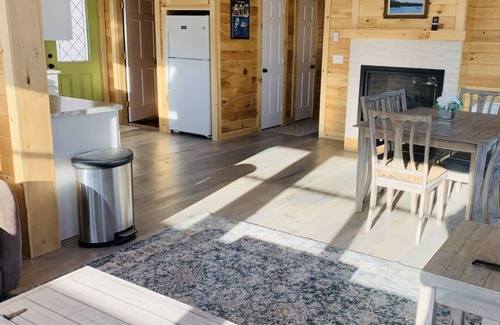 Newcastle Cottage | Cozy Lakefront Cottage with Stunning Views, Deck, BBQ Grill, and Outdoor Firepit