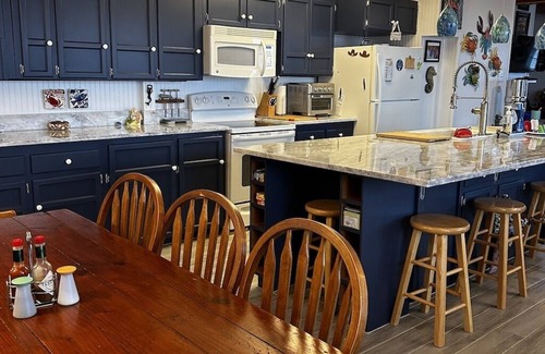 Creole House | Cozy Lakefront Property on Big Lake with Private Wharf