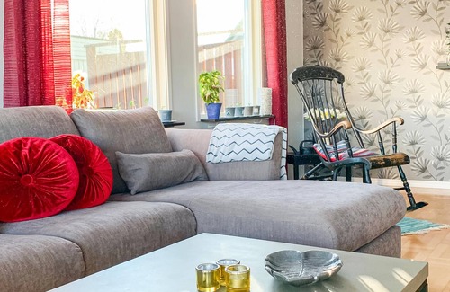 Almsta House | Cozy, large vacation home in close proximity to the water.