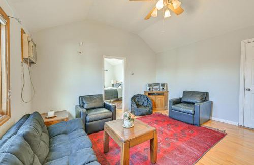 Levittown Apartment | Cozy Levittown Apartment Full Kitchen and Smart TV!
