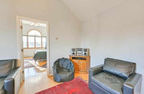Levittown Apartment | Cozy Levittown Apartment Full Kitchen and Smart TV!