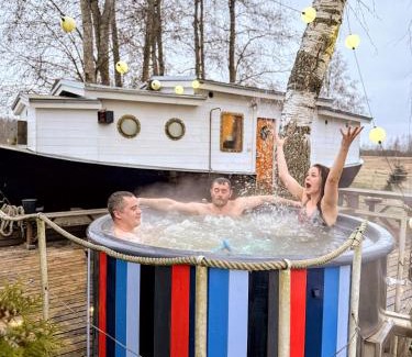 Parnu House | Cozy little house with sauna on a fishing boat