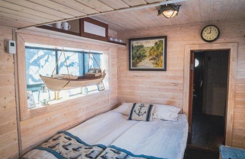 Parnu House | Cozy little house with sauna on a fishing boat