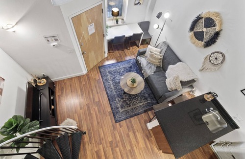 Newbold Condo | Cozy Loft Free w Gym, Garden, Wifi, Target Next Door, Central location