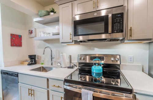 Downtown Louisville Apartment | Cozy Loft with Free Parking | Medical District