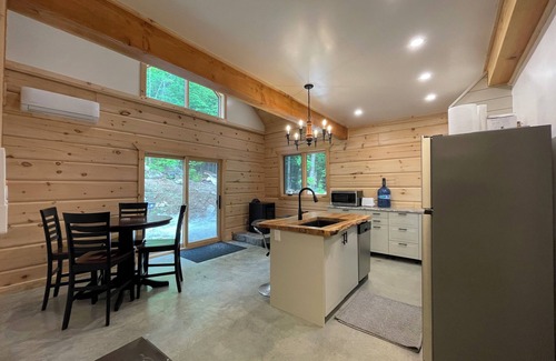 Faraday Cabin | Cozy Log Cabin w/Lake Access. Pet Friendly