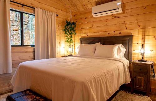 Allegheny Mountains House | Cozy Log Cabin with a Hot Tub near Seneca Rocks, West Virginia - Perfect for a Romantic Glamping Getaway to the Mountains