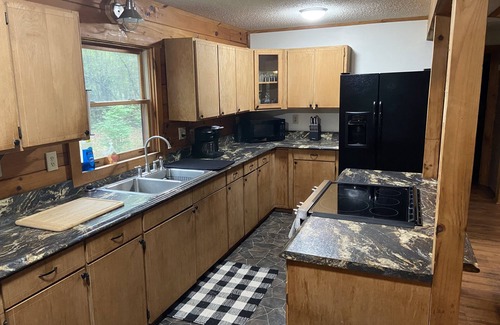 Florence Cabin | Cozy log cabin with plenty of space in Florence, SC