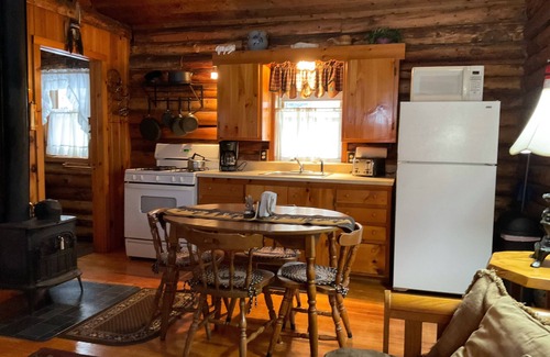 Brookfield Cabin | Cozy Log Cabins located in the Green Mountains of Vermont