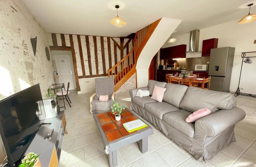 Autreche Cottage | Cozy Loire Valley Retreat: Modern Comfort, Historic Charm, Near Amboise, WiFi, Secure Courtyard