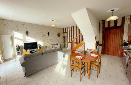 Autreche Cottage | Cozy Loire Valley Retreat: Modern Comfort, Historic Charm, Near Amboise, WiFi, Secure Courtyard