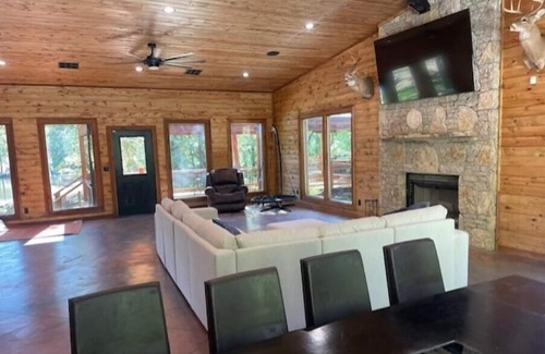 Broken Arrow House | Cozy Luxurious Home on Reservoir w/ Stunning Views! 20 minutes to Airport!