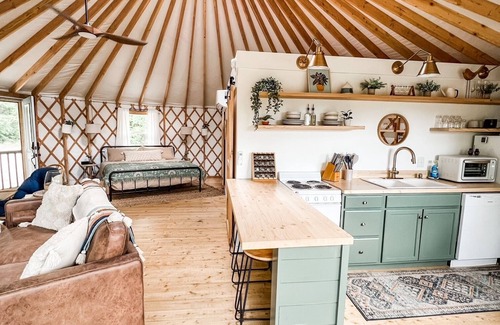 Bryant Pond House | Cozy Luxury Mountain View Yurt! HOT TUB, WiFI, A/C and Shower!