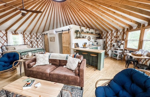 Bryant Pond House | Cozy Luxury Mountain View Yurt! HOT TUB, WiFI, A/C and Shower!