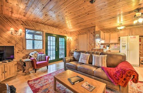 Maggie Valley House | Cozy Maggie Valley Cabin with Deck and Private Hot Tub