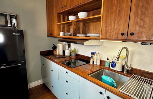 Oakland Apartment | Cozy Maxwell Park Casita with Private Deck & Yard