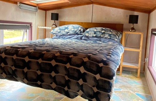Ohaeawai Cabin | Cozy Mini Home Farm Retreat