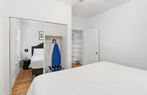 Lake View East Apartment | Cozy Modern 1BR Apt, 10-min Walk to Wrigley Field - Stratford 1E 3E rep