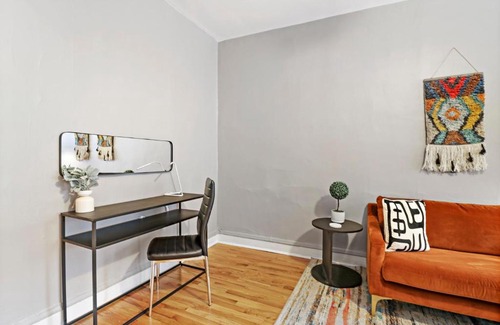 Lake View East Apartment | Cozy Modern 1BR Apt, 10-min Walk to Wrigley Field - Stratford 1E 3E rep