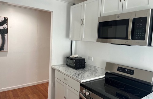Dover Apartment | Cozy Modern 3-bedroom/2 Bath apartment in downtown Dover with AC, WiFi