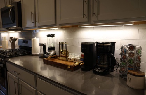 McNeil House | Cozy Modern 3BR Retreat; near Apple Campus and few