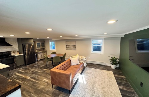 South Peabody Apartment | Cozy&Modern apt in South Peabody