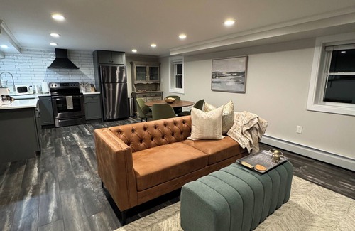 South Peabody Apartment | Cozy&Modern apt in South Peabody