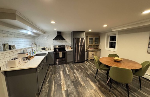 South Peabody Apartment | Cozy&Modern apt in South Peabody