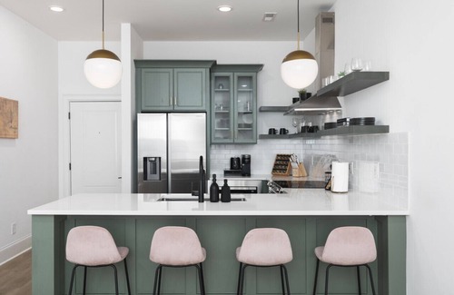 Cleveland Park House | Cozy Modern Condo 4 Beds, 2 Bedrooms -FREE Parking