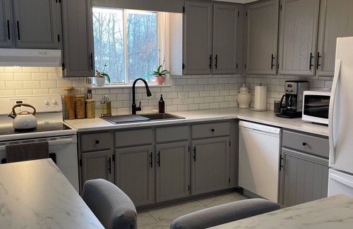 Orillia House | Cozy, Modern Home Close to Public Beach and Downtown Orillia