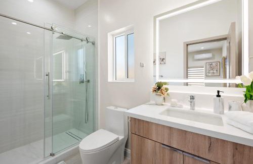 Mount Wilson House | Cozy Modern Home w Full Kitchen & Parking
