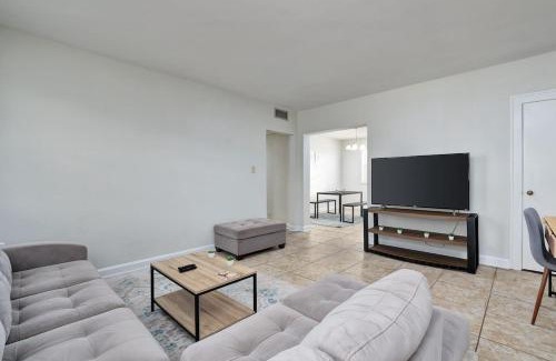 Anniston Apartment | Cozy modest apartment sleeps 6