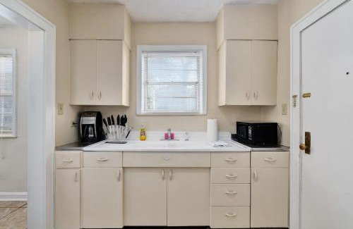 Anniston Apartment | Cozy modest apartment sleeps 6