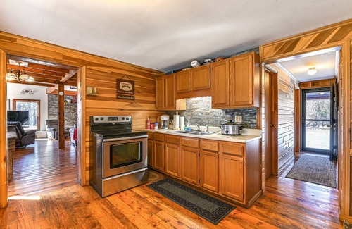 Mount Union Cabin | Cozy Mount Union Cabin w/Fire Pit & River Access