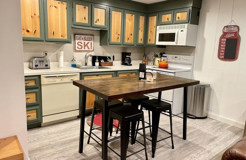 Bromley Mountain Condo | Cozy Mountain Condo - True Ski in Ski out
