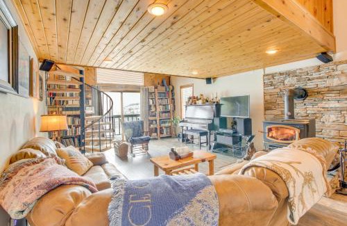 Thayne House | Cozy Mountain Home on 10 Acres with Fire Pit and Games