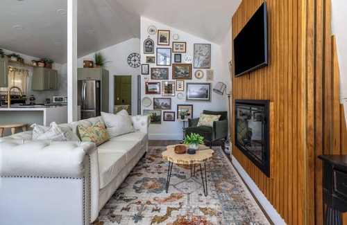 Kachina Village House | Cozy Mountain Mushroom Cabin