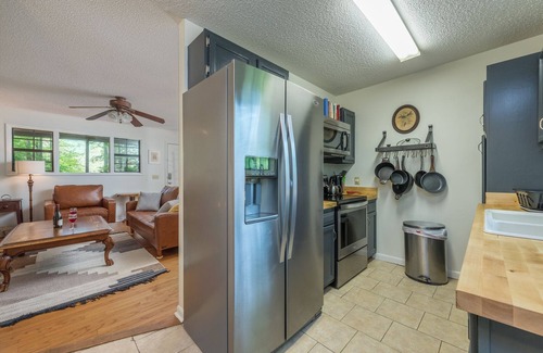 Mars Hill Cabin | Cozy Mtn Cabin, Gas Log Fireplace+Firepit, Grill & Wi-Fi, Private, Nearby AVL!